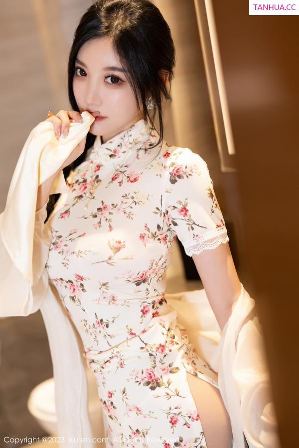 杨晨晨 sugar小甜心CC [XiuRen]高清写真图 2023.09.08 No.7363 杨晨晨Yome 旗袍美腿第36张图片